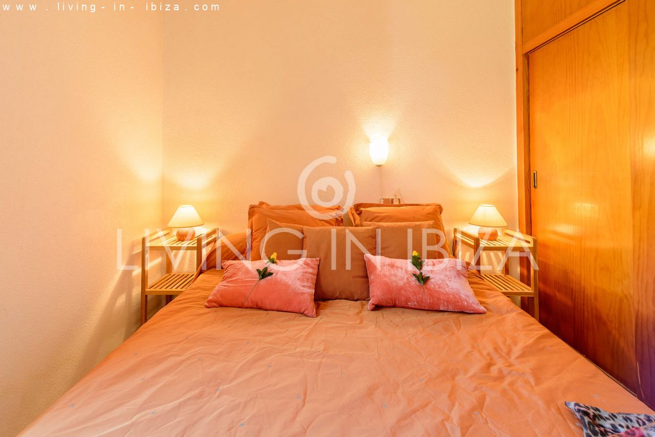 IDEAL FOR TEACHER / FOR RENT: Charming apartment in Siesta, Santa Eulalia del Río, Ibiza. Excellent location