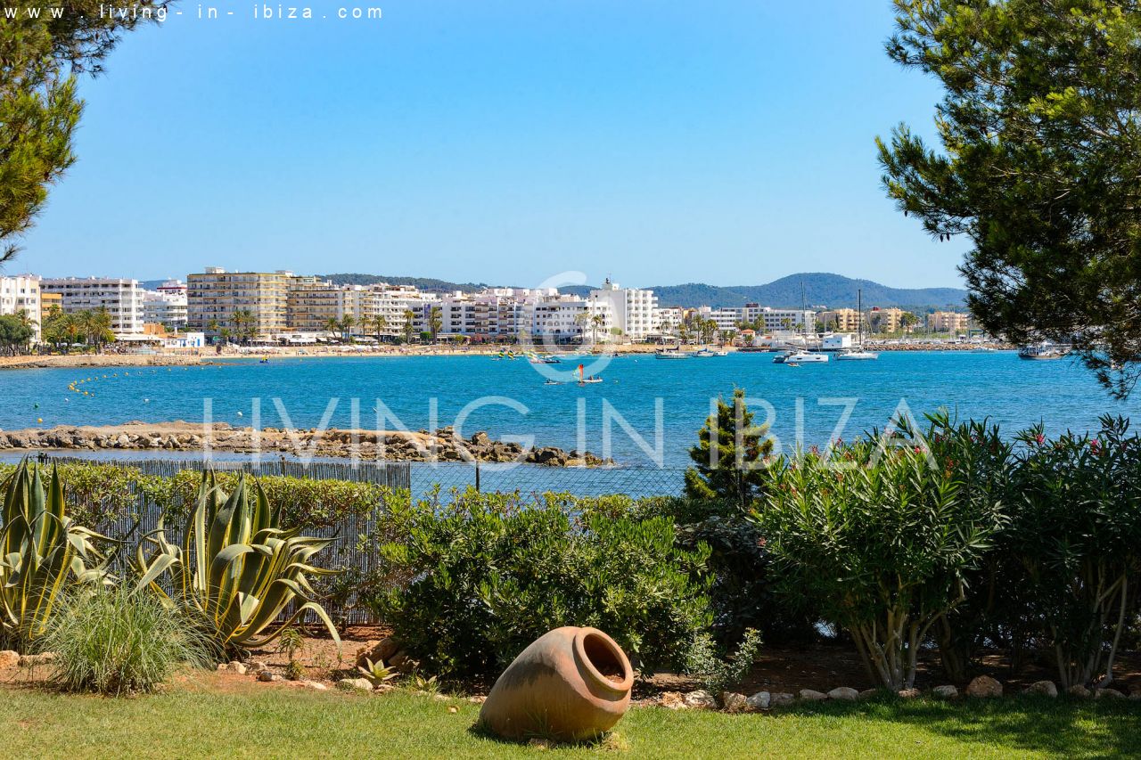 IDEAL FOR TEACHER / FOR RENT: Charming apartment in Siesta, Santa Eulalia del Río, Ibiza. Excellent location