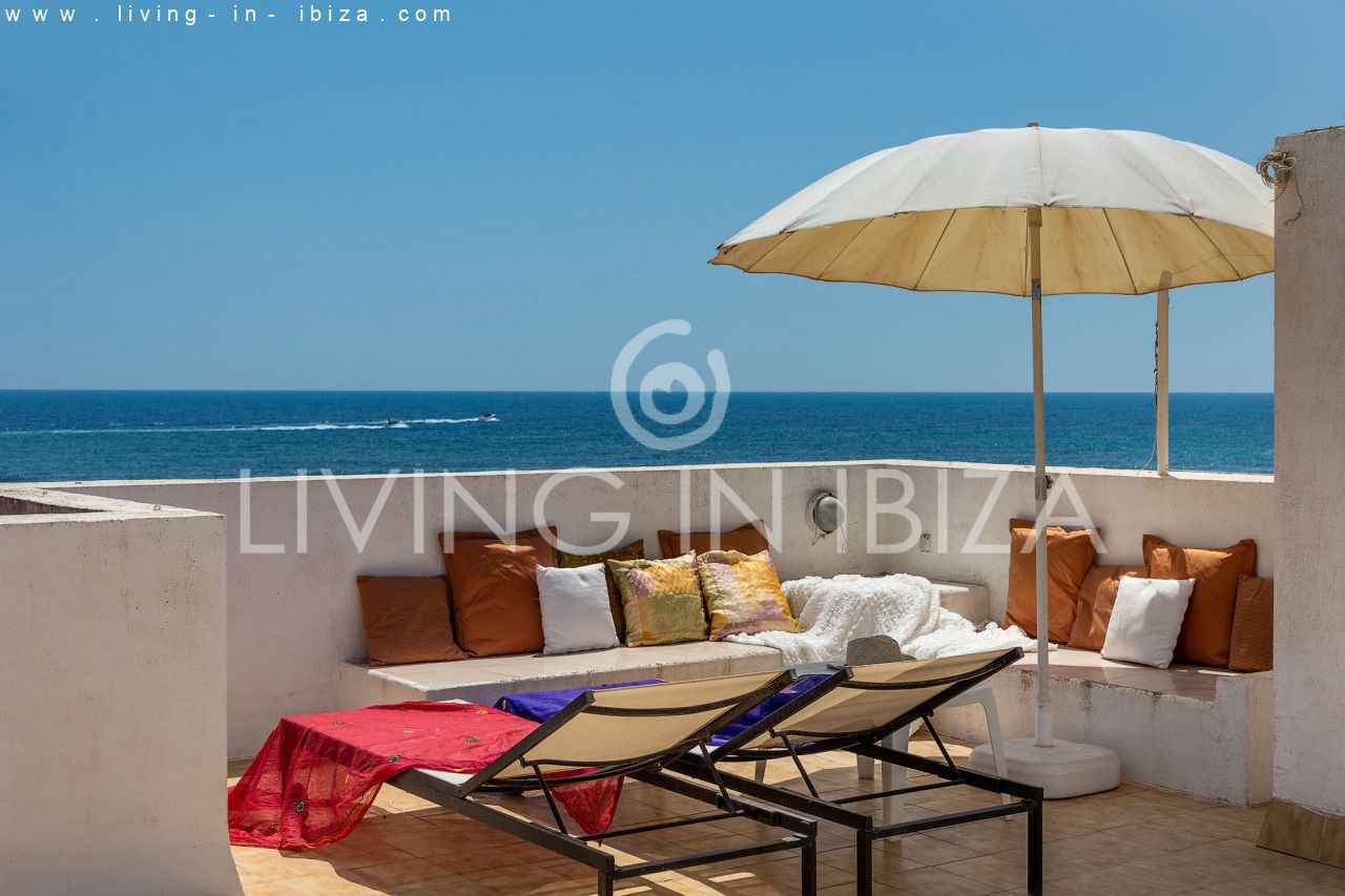 IDEAL FOR TEACHER / FOR RENT: Charming apartment in Siesta, Santa Eulalia del Río, Ibiza. Excellent location