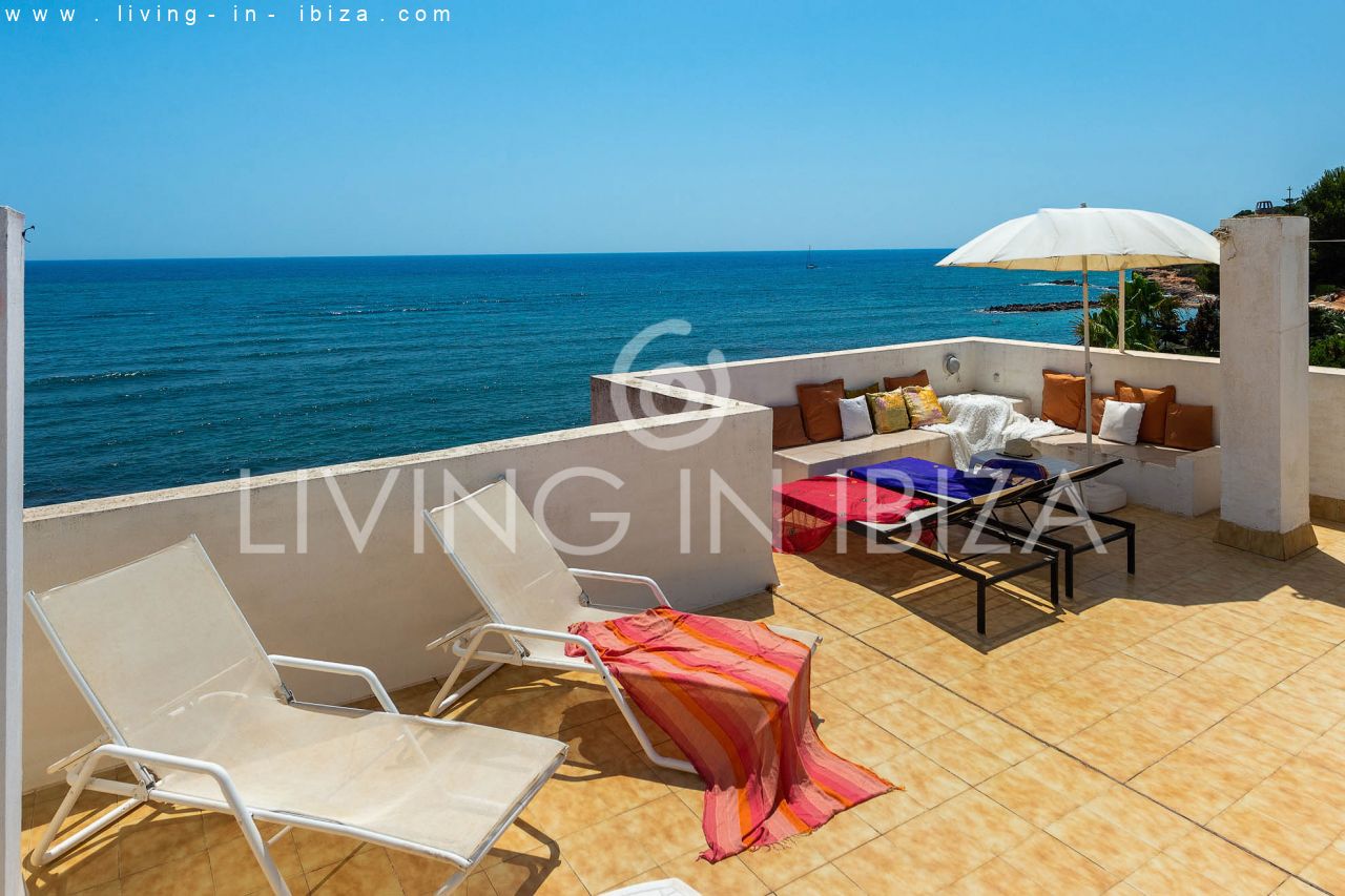 IDEAL FOR TEACHER / FOR RENT: Charming apartment in Siesta, Santa Eulalia del Río, Ibiza. Excellent location