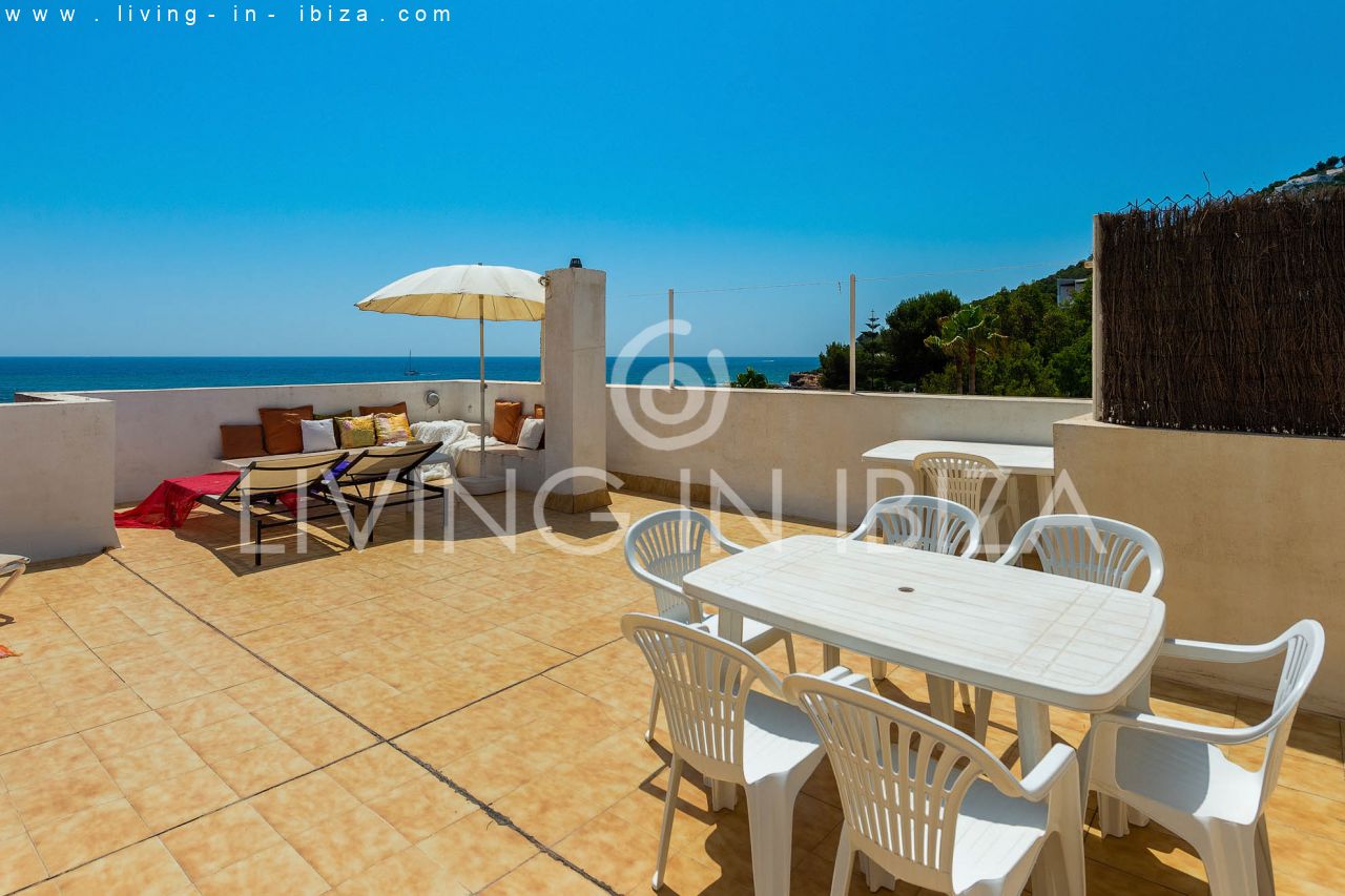 IDEAL FOR TEACHER / FOR RENT: Charming apartment in Siesta, Santa Eulalia del Río, Ibiza. Excellent location