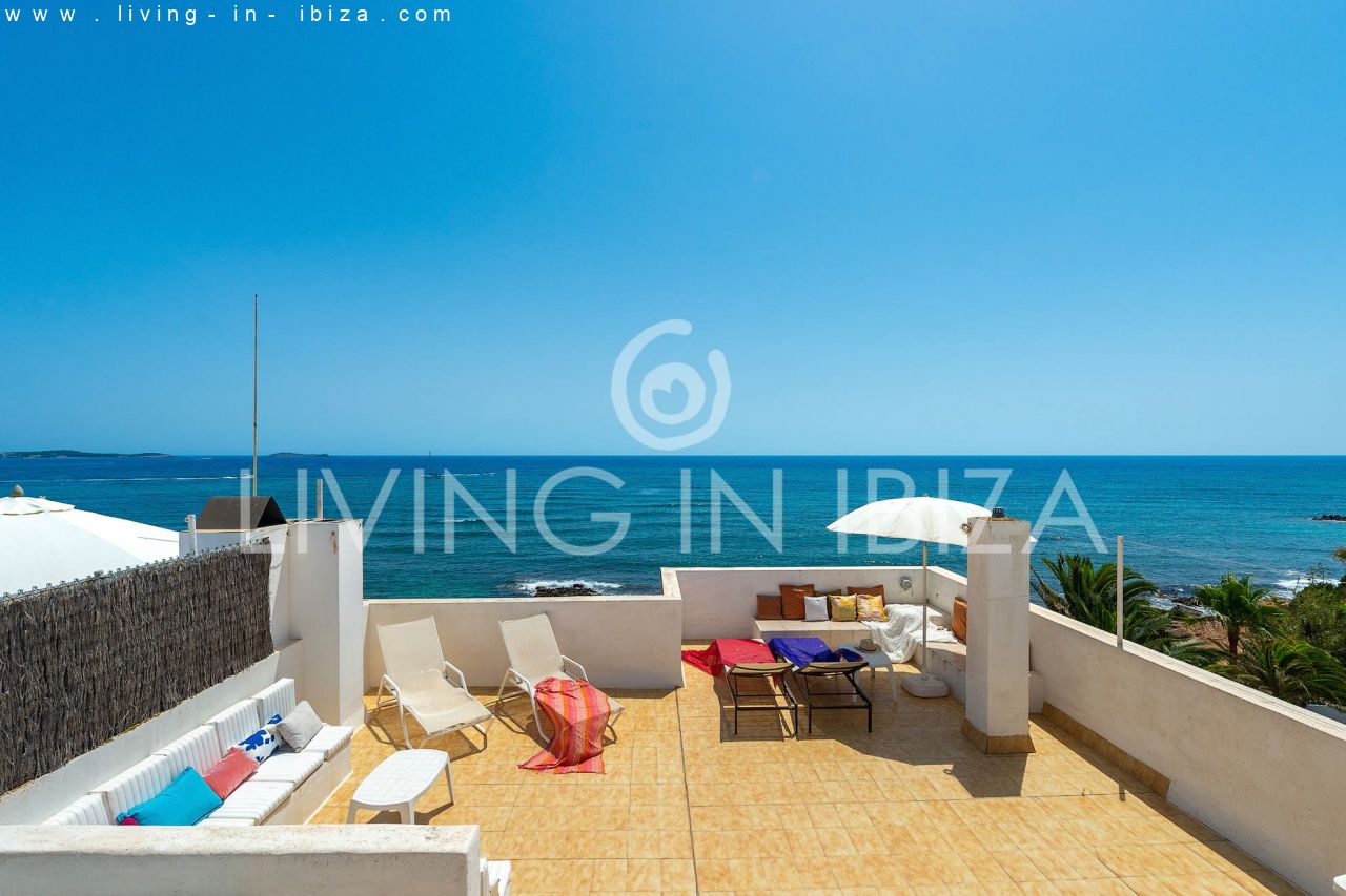 IDEAL FOR TEACHER / FOR RENT: Charming apartment in Siesta, Santa Eulalia del Río, Ibiza. Excellent location
