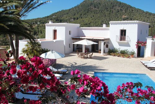 San Joan de Labritja Stunning typical ibicencan country house, over 200 years old exquisitely renovated, with pool and central heating, for long term letting in the North of Ibiza  