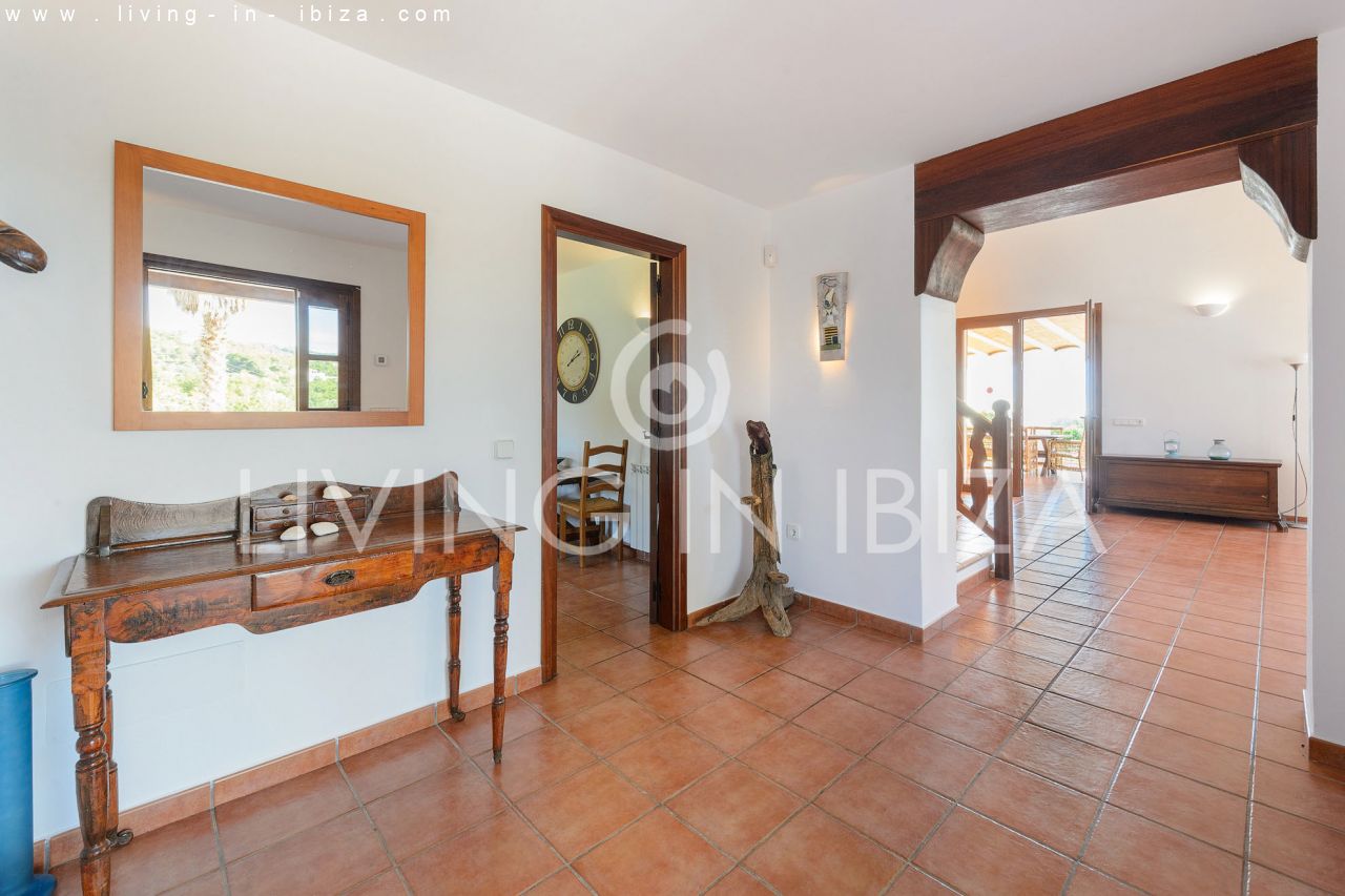  Attractive and spacious villa with Pool and sea views for seasonal rent in San Carlos, Santa Eulalia del Río, Ibiza, near Cala Nova, Cala Llenya 