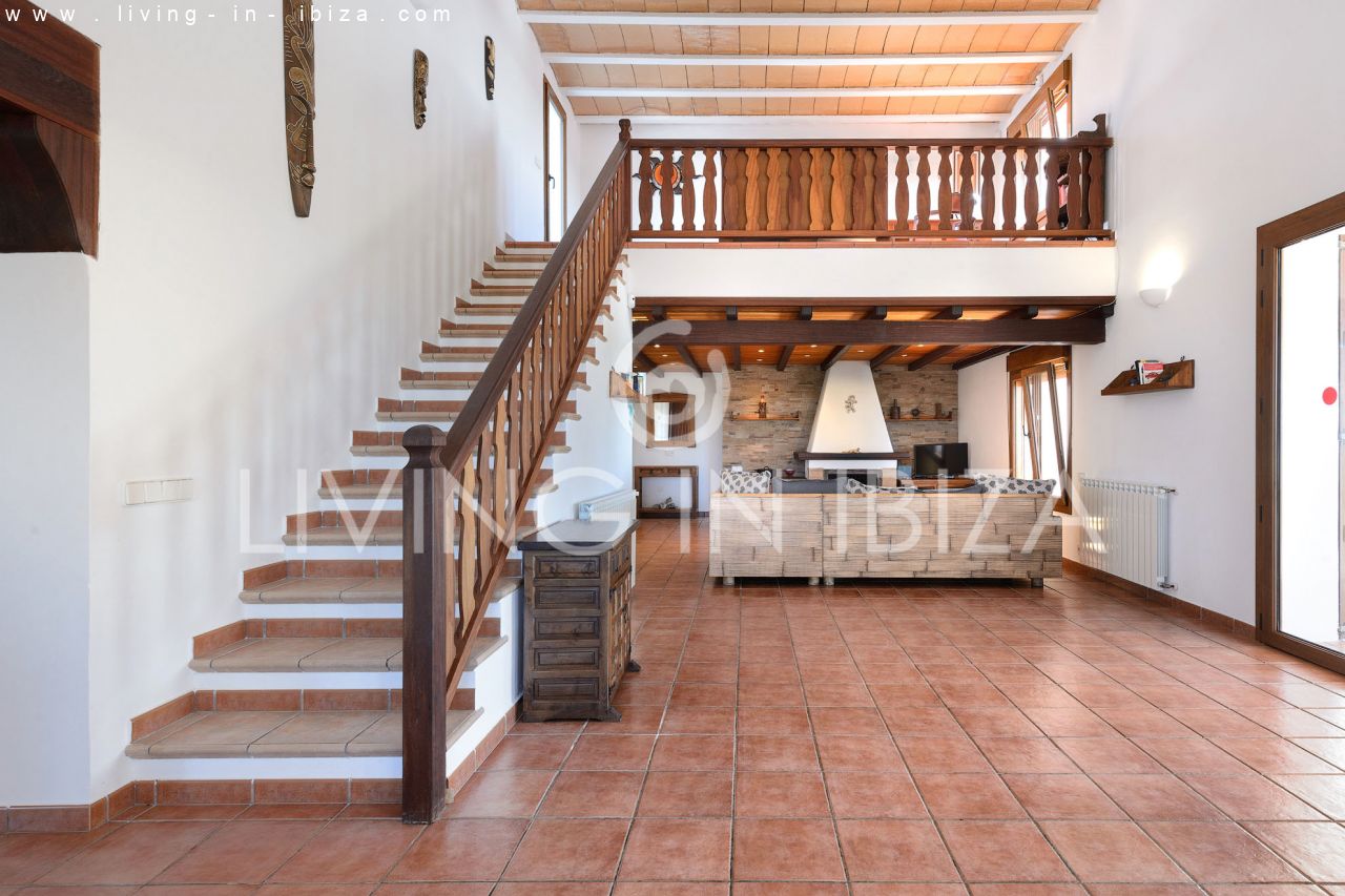  Attractive and spacious villa with Pool and sea views for seasonal rent in San Carlos, Santa Eulalia del Río, Ibiza, near Cala Nova, Cala Llenya 