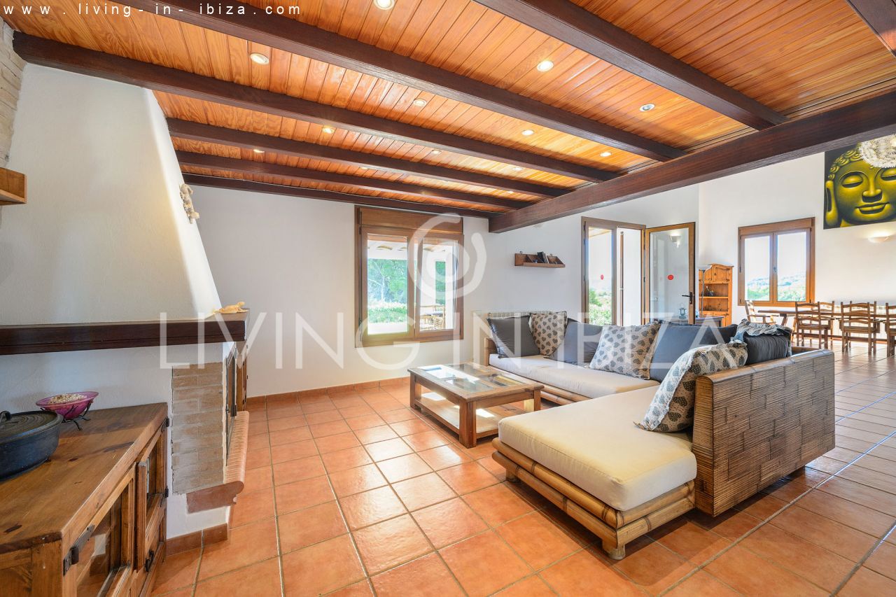  Attractive and spacious villa with Pool and sea views for seasonal rent in San Carlos, Santa Eulalia del Río, Ibiza, near Cala Nova, Cala Llenya 