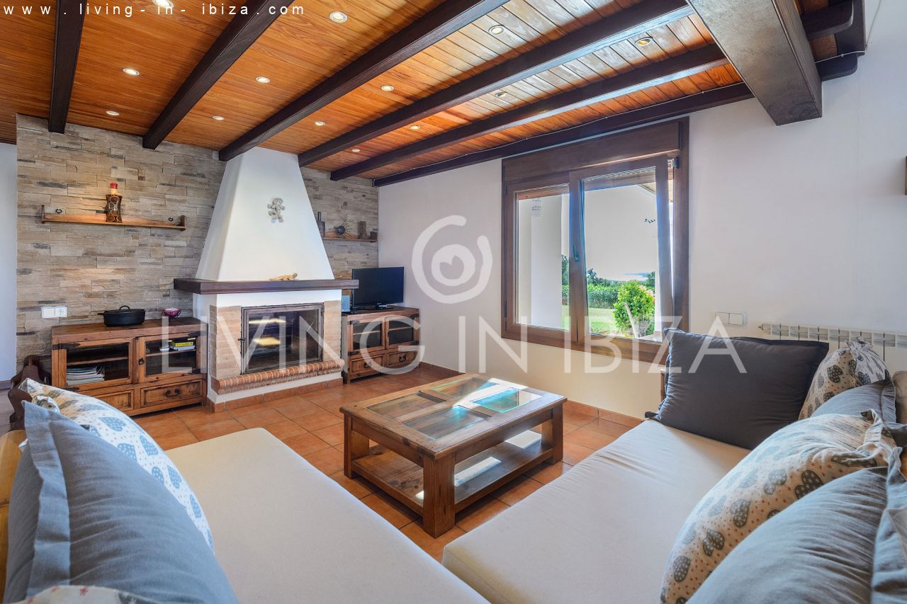  Attractive and spacious villa with Pool and sea views for seasonal rent in San Carlos, Santa Eulalia del Río, Ibiza, near Cala Nova, Cala Llenya 