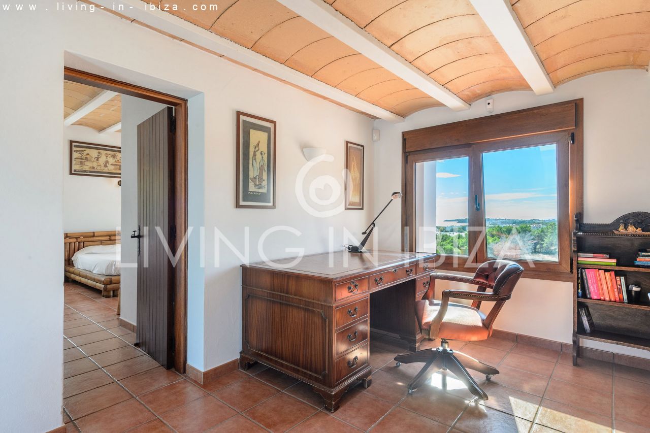 Attractive and spacious villa with Pool and sea views for seasonal rent in San Carlos, Santa Eulalia del Río, Ibiza, near Cala Nova, Cala Llenya 