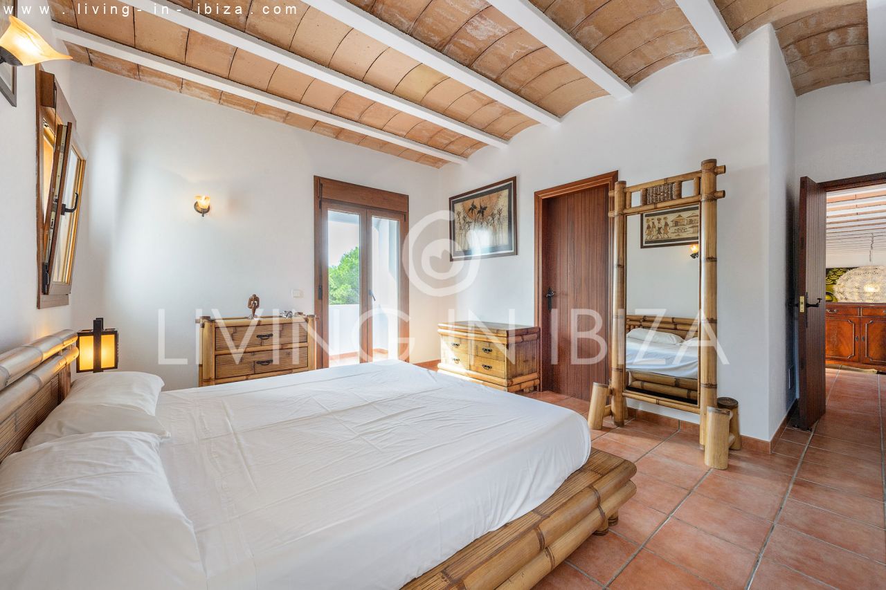  Attractive and spacious villa with Pool and sea views for seasonal rent in San Carlos, Santa Eulalia del Río, Ibiza, near Cala Nova, Cala Llenya 