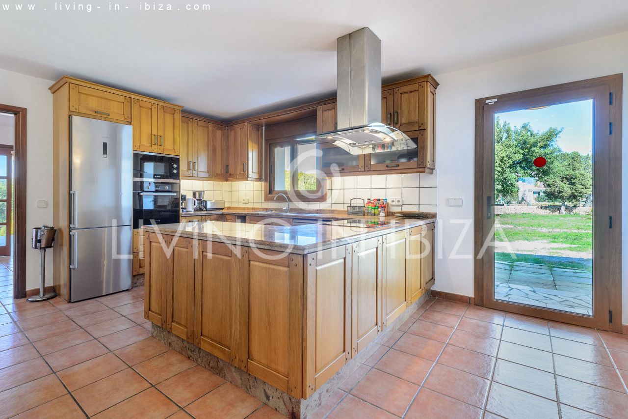  Attractive and spacious villa with Pool and sea views for seasonal rent in San Carlos, Santa Eulalia del Río, Ibiza, near Cala Nova, Cala Llenya 