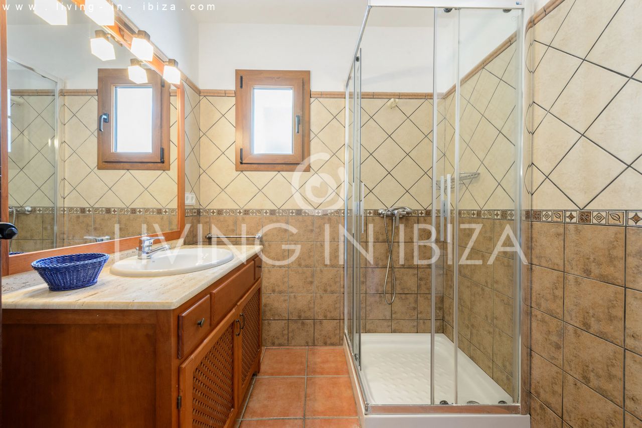  Attractive and spacious villa with Pool and sea views for seasonal rent in San Carlos, Santa Eulalia del Río, Ibiza, near Cala Nova, Cala Llenya 