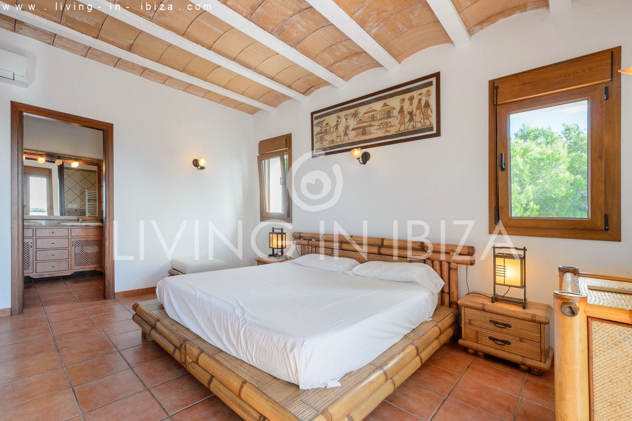  Attractive and spacious villa with Pool and sea views for seasonal rent in San Carlos, Santa Eulalia del Río, Ibiza, near Cala Nova, Cala Llenya 