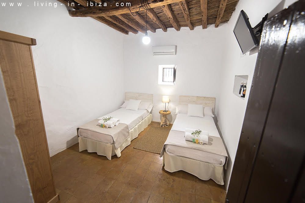 Annual rent Authentic Finca in Sant Rafael, to enjoy the immense peace of Ibiza.