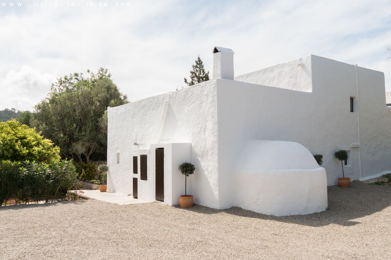 Annual rent Authentic Finca in Sant Rafael, to enjoy the immense peace of Ibiza.