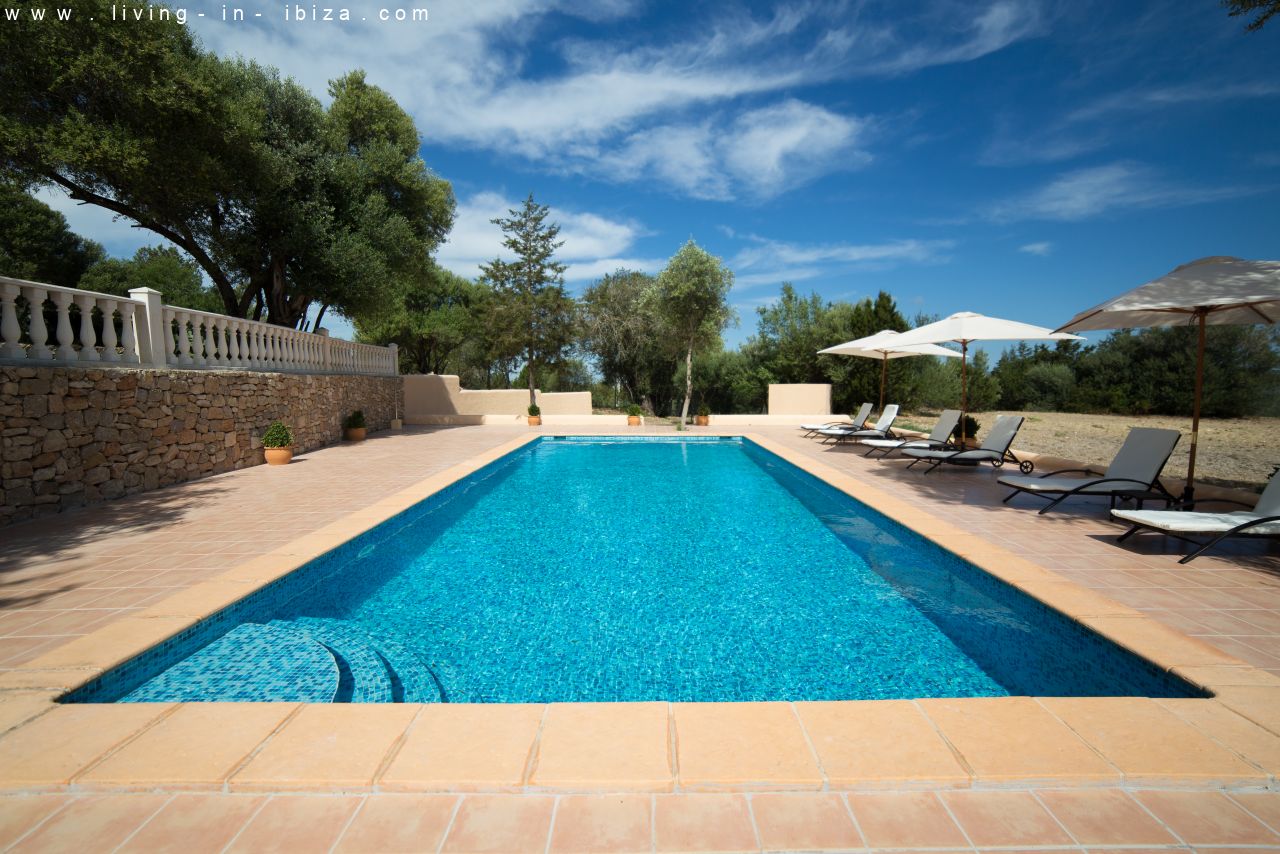 Annual rent Authentic Finca in Sant Rafael, to enjoy the immense peace of Ibiza.