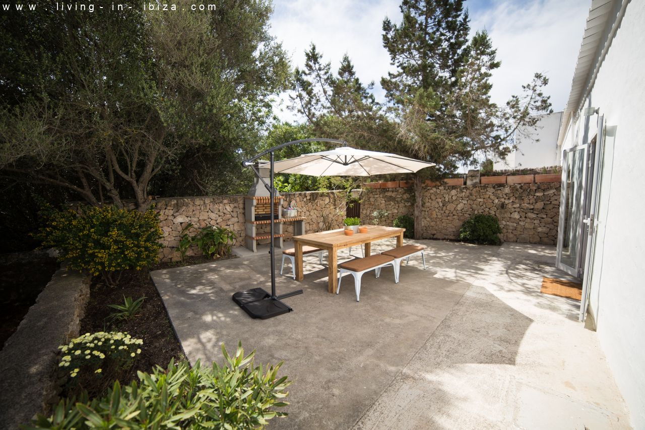 Annual rent Authentic Finca in Sant Rafael, to enjoy the immense peace of Ibiza.