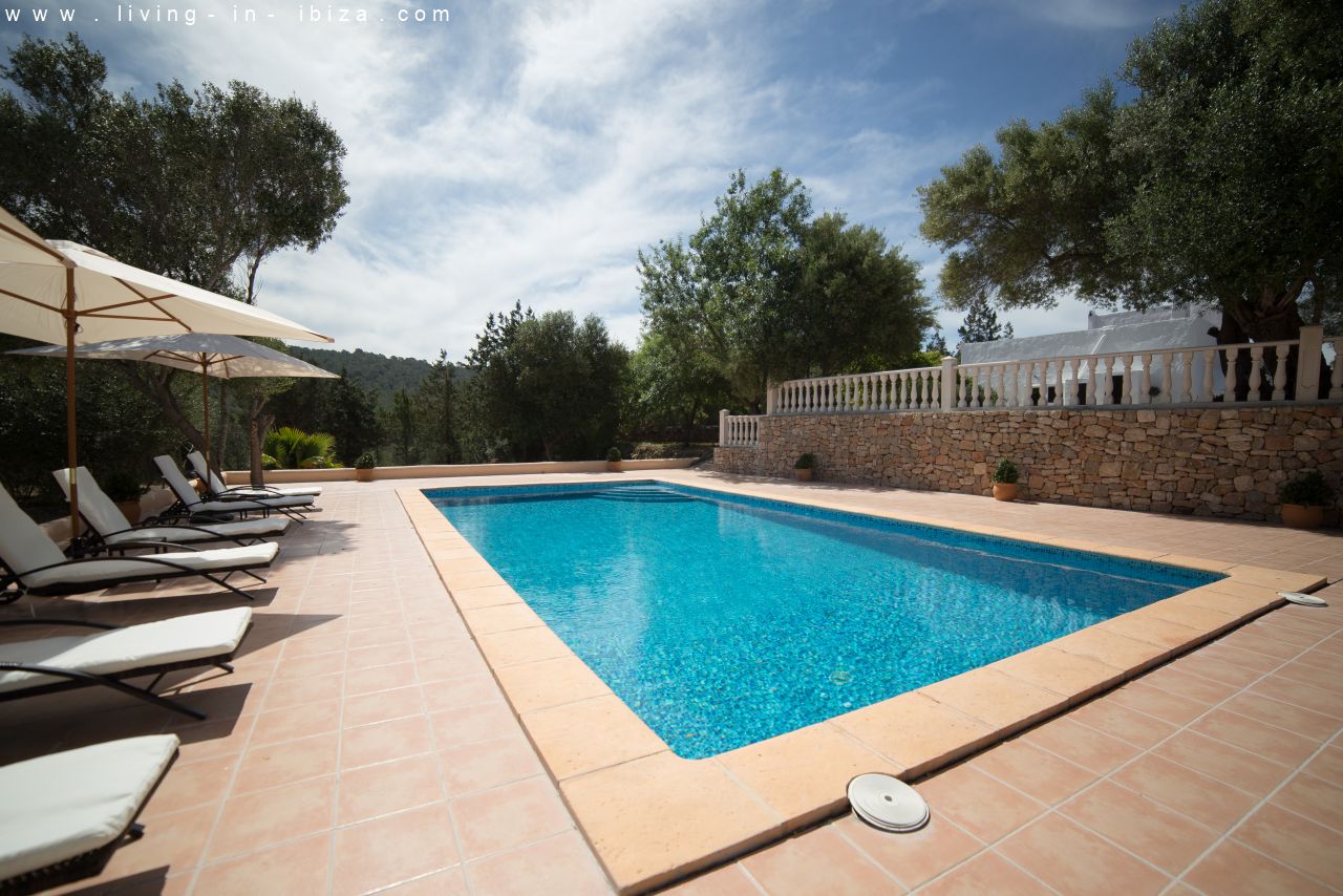 Sant Rafel: Annual rent Authentic Finca in Sant Rafael, to enjoy the immense peace of Ibiza. 