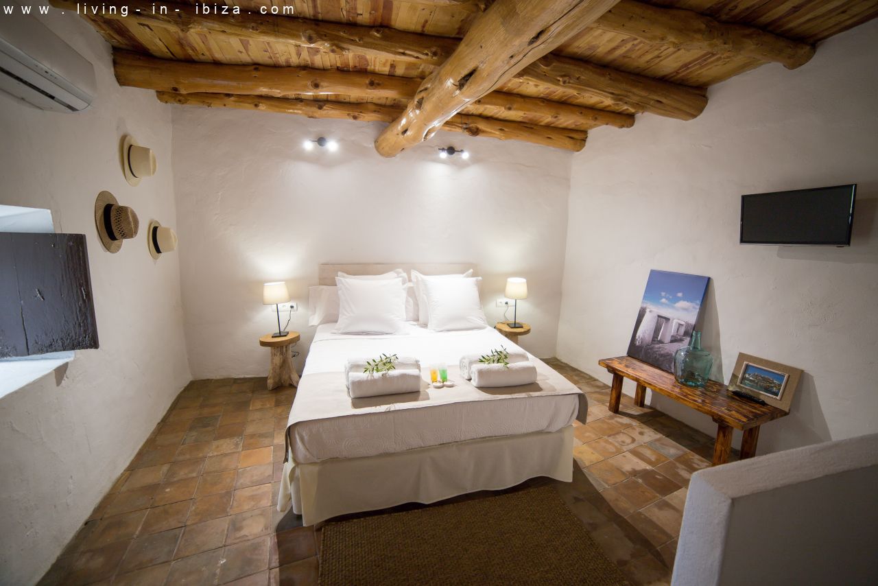 Annual rent Authentic Finca in Sant Rafael, to enjoy the immense peace of Ibiza.