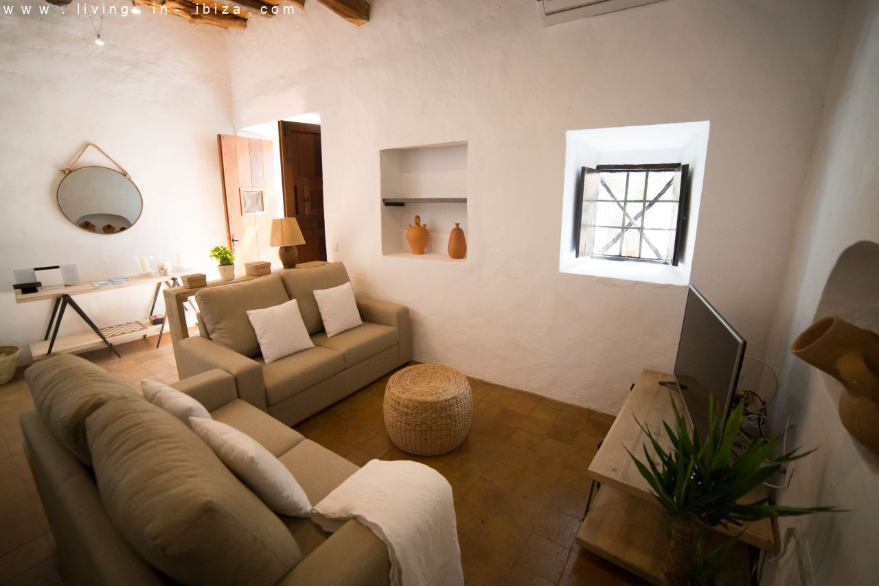 Annual rent Authentic Finca in Sant Rafael, to enjoy the immense peace of Ibiza.