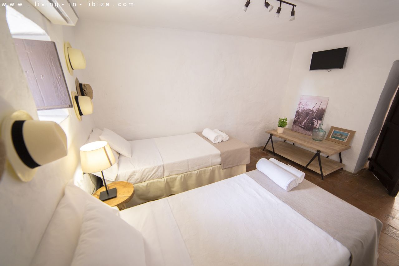 Annual rent Authentic Finca in Sant Rafael, to enjoy the immense peace of Ibiza.