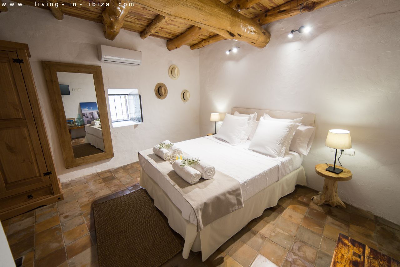 Annual rent Authentic Finca in Sant Rafael, to enjoy the immense peace of Ibiza.