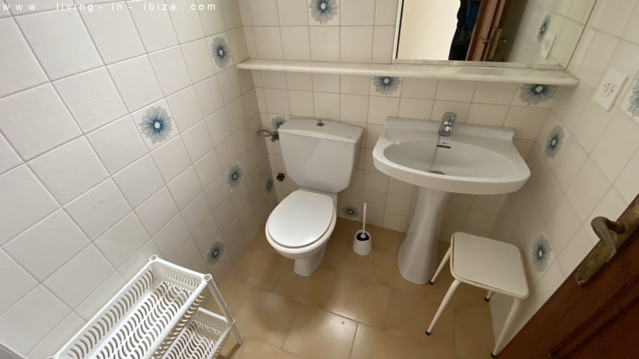 Seasonal rental in Santa Eulalia del Rio, Ibiza. Ample apartment first line sea views on beach