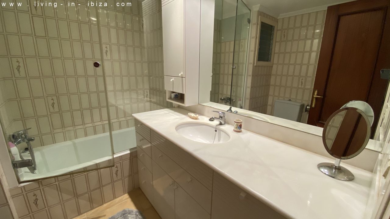 Seasonal rental in Santa Eulalia del Rio, Ibiza. Ample apartment first line sea views on beach