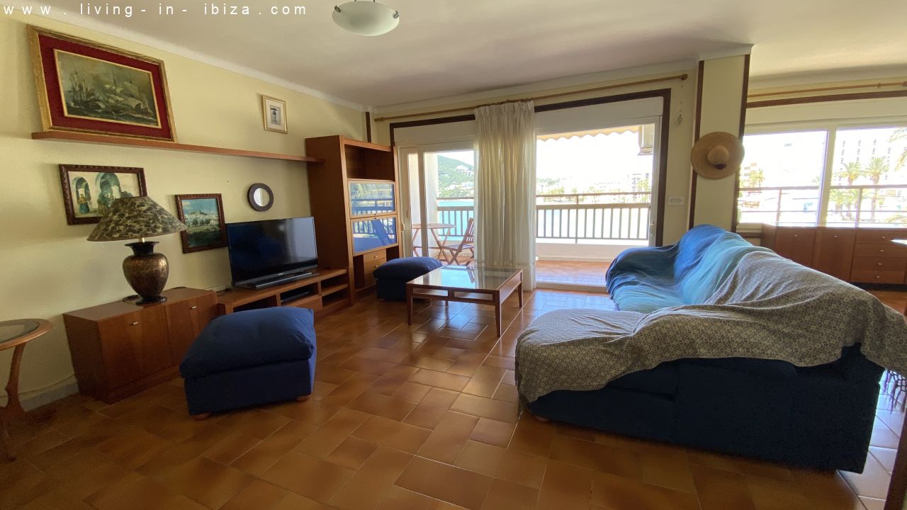 Seasonal rental in Santa Eulalia del Rio, Ibiza. Ample apartment first line sea views on beach