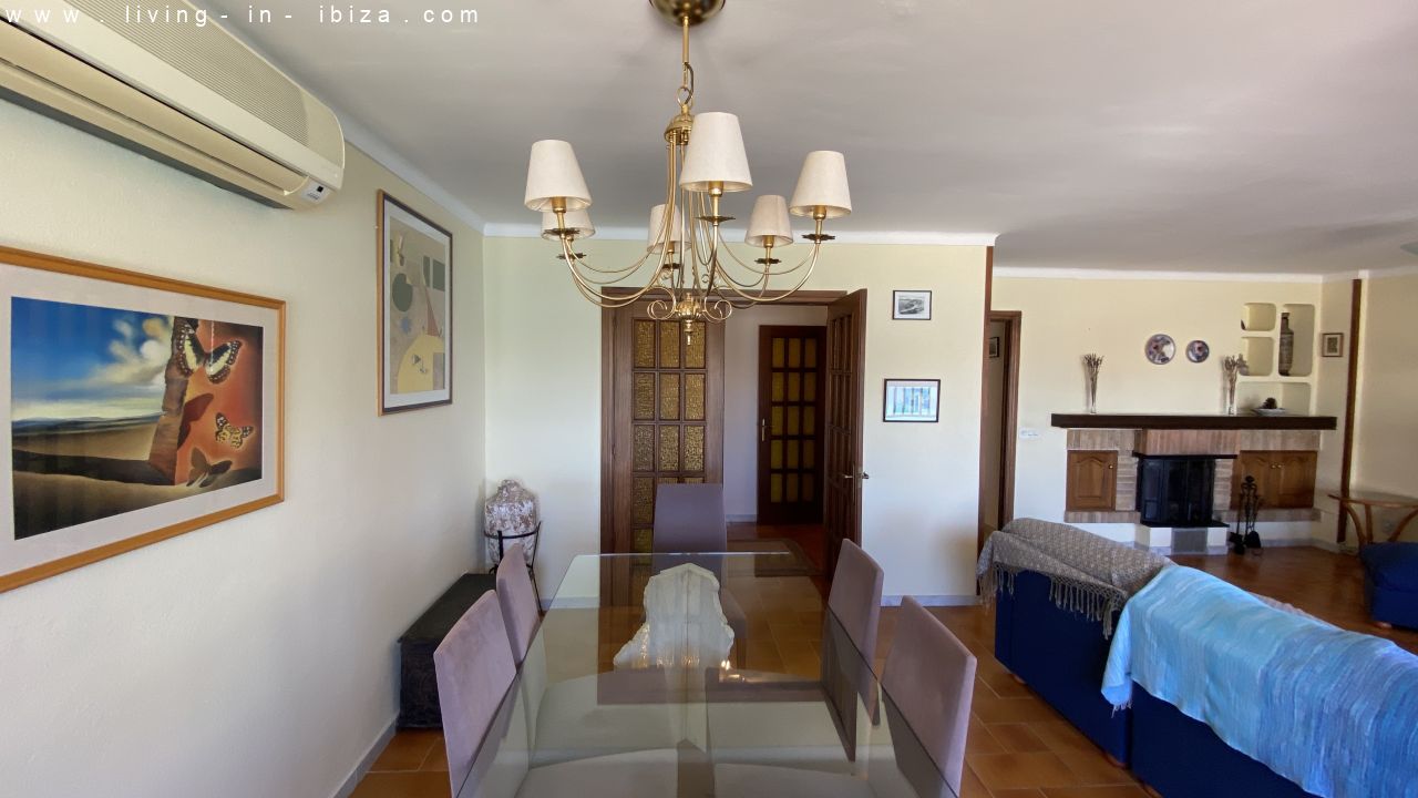 Seasonal rental in Santa Eulalia del Rio, Ibiza. Ample apartment first line sea views on beach