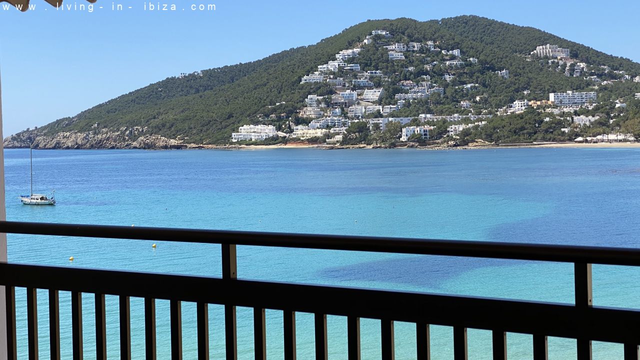 Seasonal rental in Santa Eulalia del Rio, Ibiza. Ample apartment first line sea views on beach