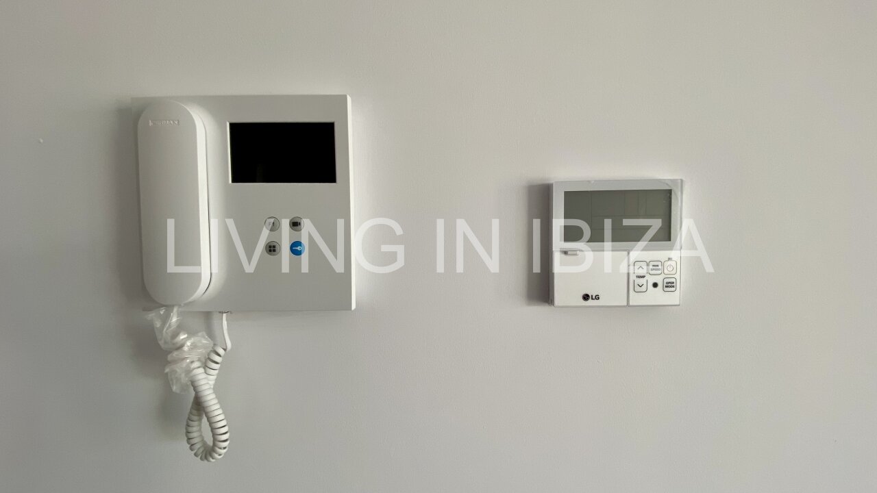 Penthouse Tagomago, is an attractive and modern brand new unfurnished penthouse in a luxury development in the town of Santa Eulalia del Rio