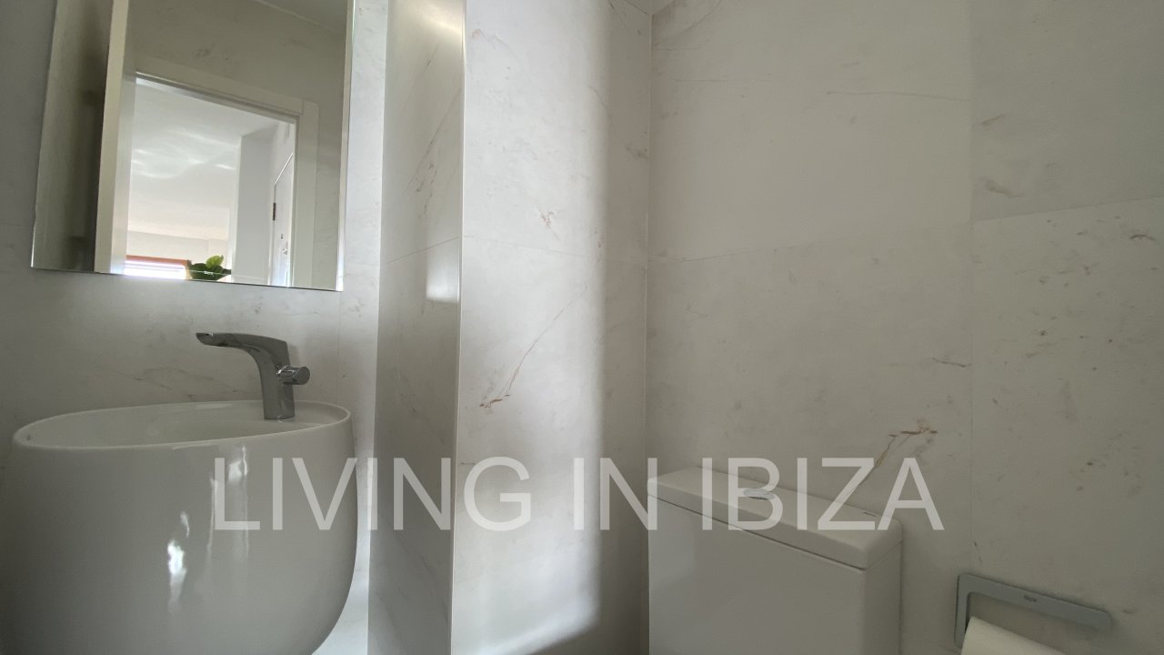 Santa Eulalia Port. Seasonal rental. This flat is situated in a privileged situation in the first line on the promenade of Santa Eulalia