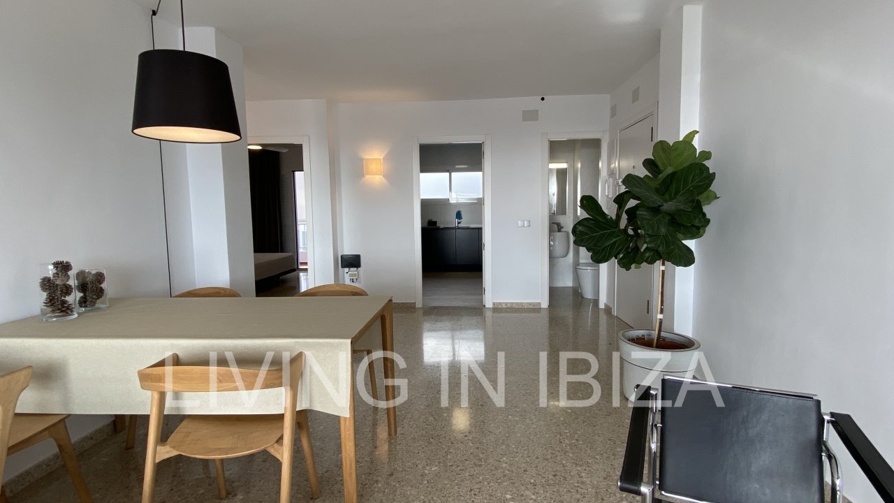 Santa Eulalia Port. Seasonal rental. This flat is situated in a privileged situation in the first line on the promenade of Santa Eulalia