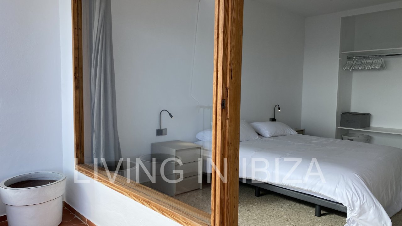 Santa Eulalia Port. Seasonal rental. This flat is situated in a privileged situation in the first line on the promenade of Santa Eulalia