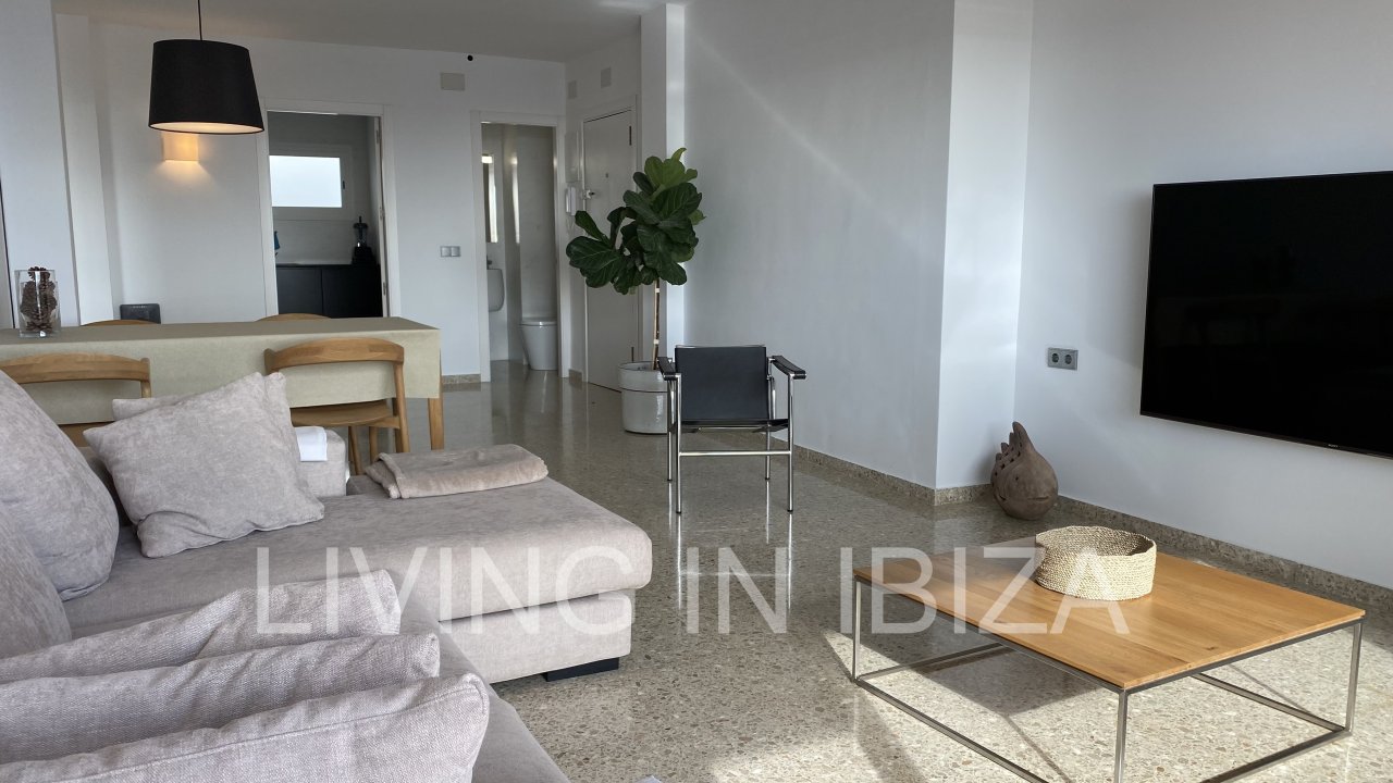 Santa Eulalia Port. Seasonal rental. This flat is situated in a privileged situation in the first line on the promenade of Santa Eulalia