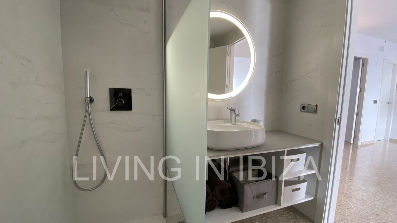 Santa Eulalia Port. Seasonal rental. This flat is situated in a privileged situation in the first line on the promenade of Santa Eulalia