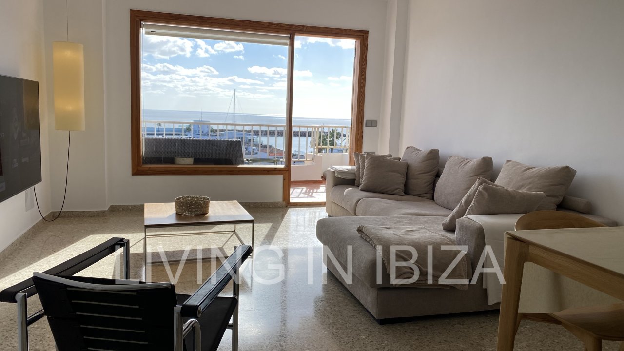 Santa Eulalia Port. Seasonal rental. This flat is situated in a privileged situation in the first line on the promenade of Santa Eulalia