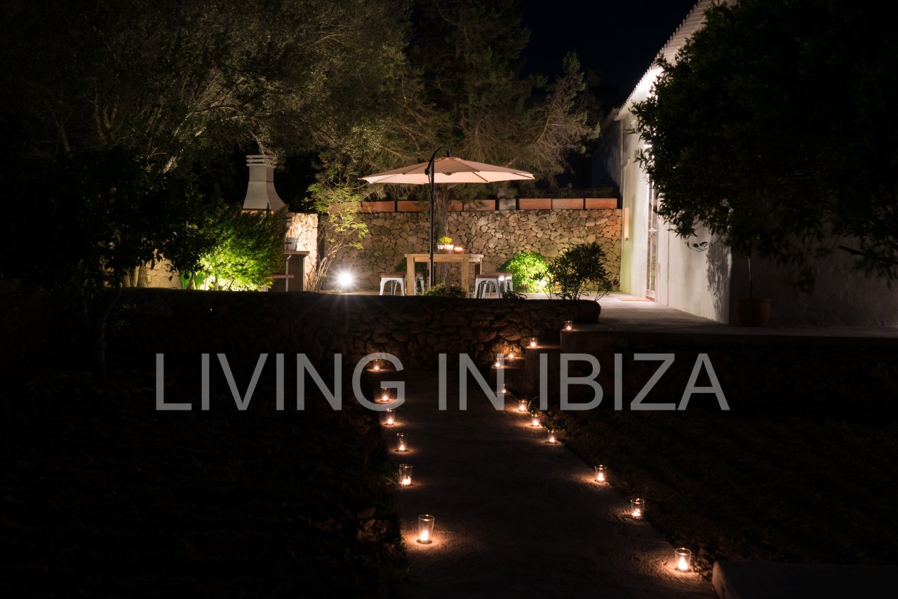 Annual Rent /long term contract. Authentic Finca in Sant Rafael, to enjoy the immense peace of Ibiza.
