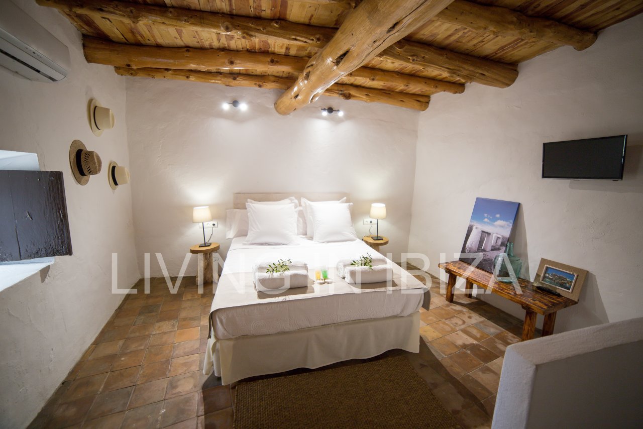 Annual Rent /long term contract. Authentic Finca in Sant Rafael, to enjoy the immense peace of Ibiza.