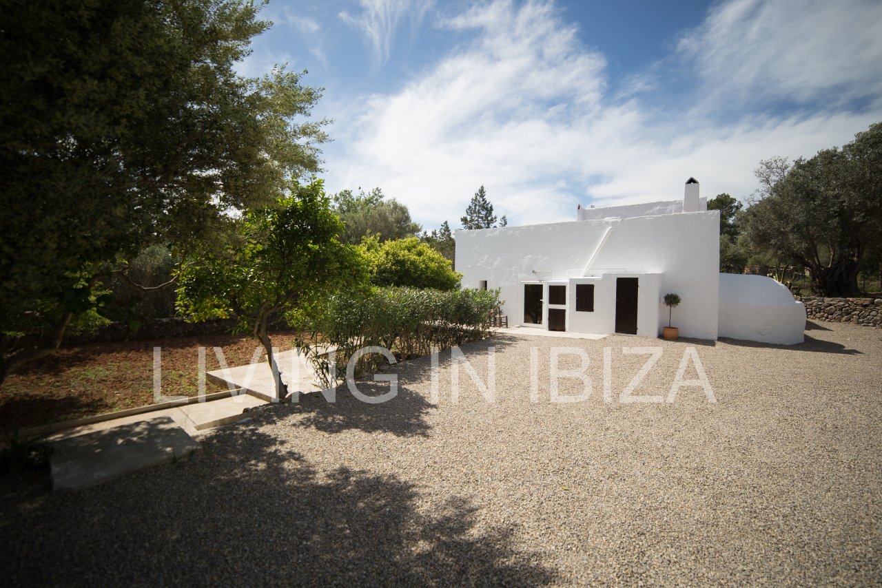 Annual Rent /long term contract. Authentic Finca in Sant Rafael, to enjoy the immense peace of Ibiza.