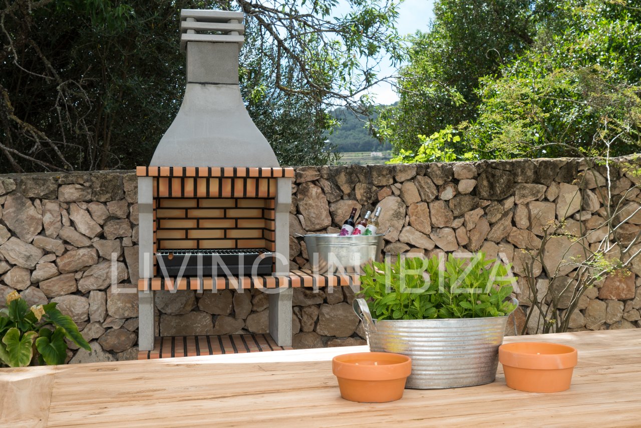 Annual Rent /long term contract. Authentic Finca in Sant Rafael, to enjoy the immense peace of Ibiza.