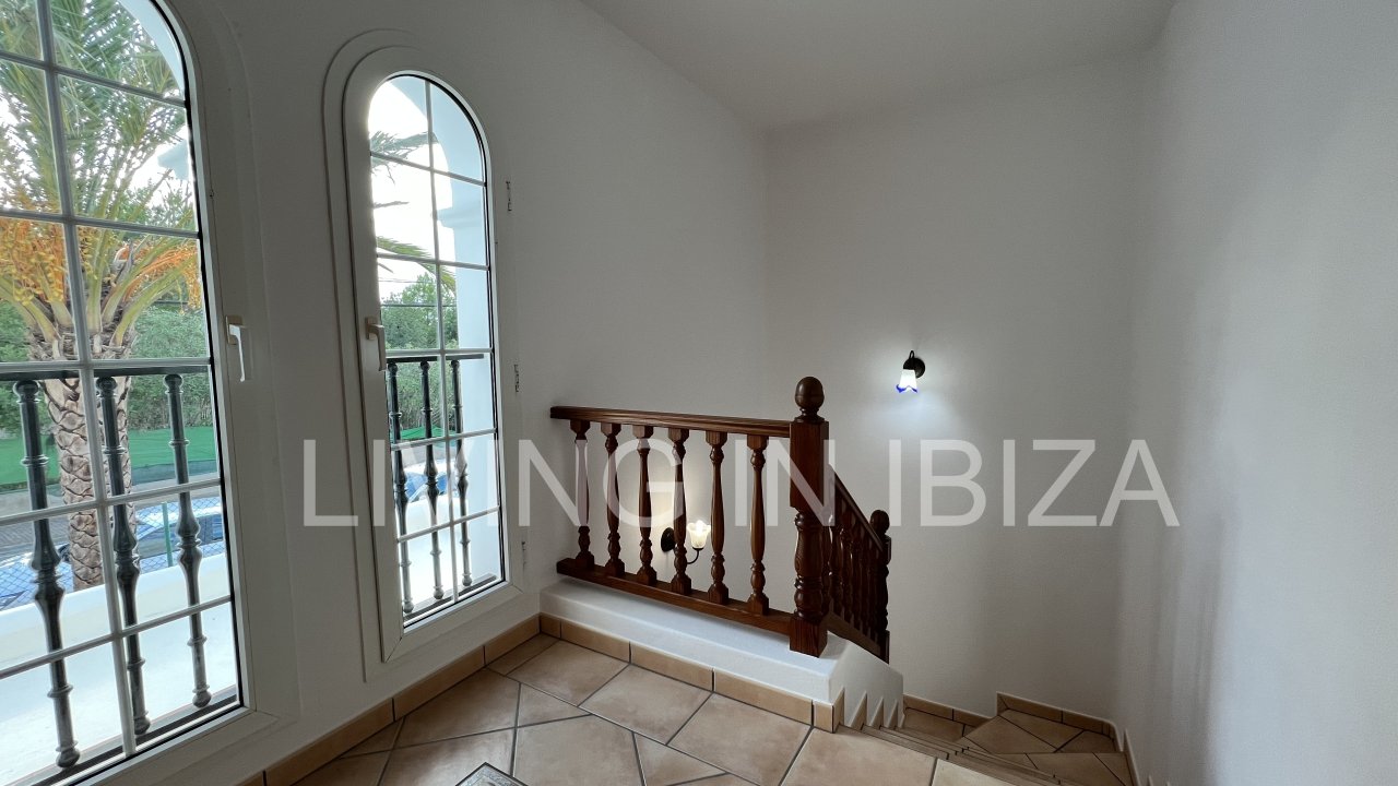 Long term rental / annual contract. Charming two-storey house in Siesta, Santa Eulalia, Ibiza. Stunning sea views from the terrace.