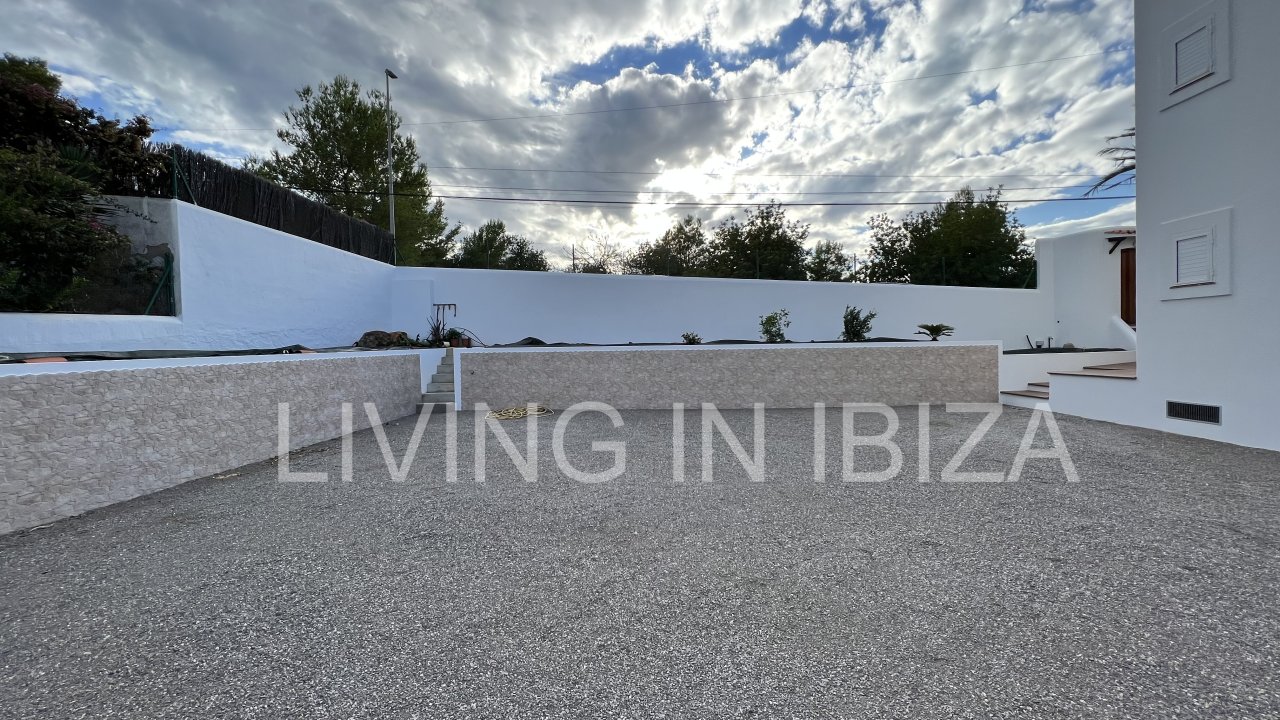 Long term rental / annual contract. Charming two-storey house in Siesta, Santa Eulalia, Ibiza. Stunning sea views from the terrace.