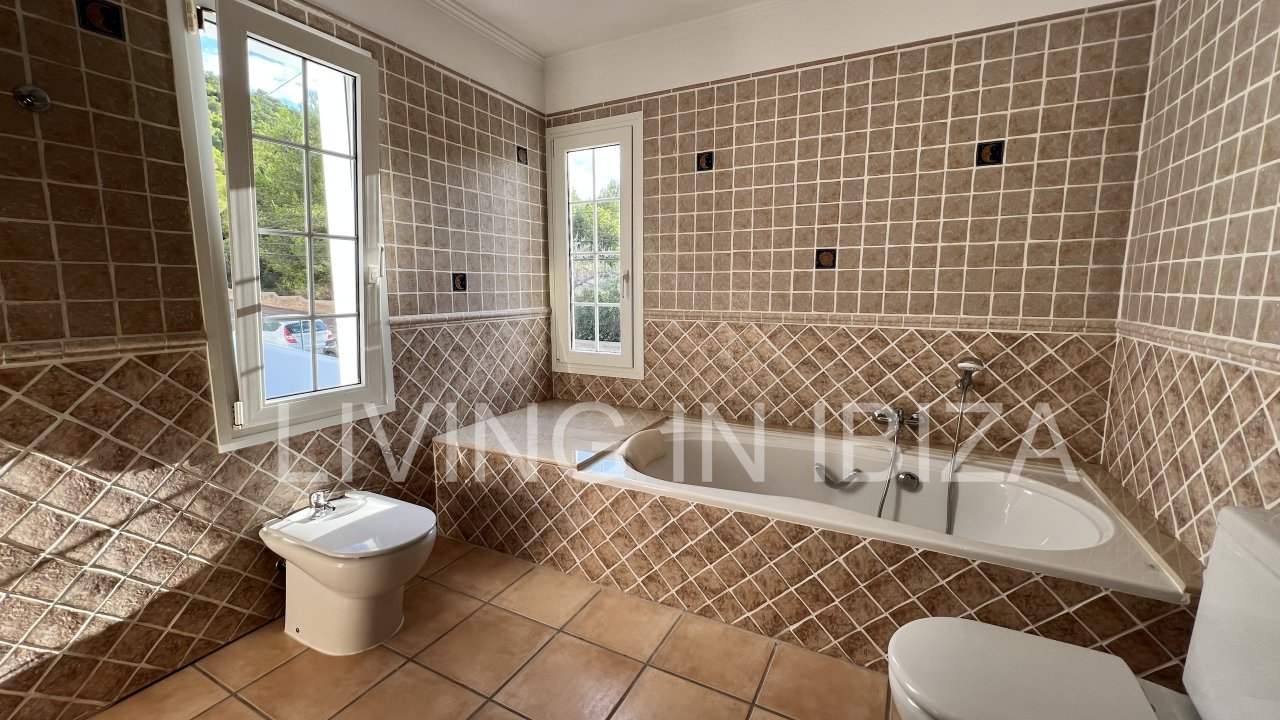 Long term rental / annual contract. Charming two-storey house in Siesta, Santa Eulalia, Ibiza. Stunning sea views from the terrace.