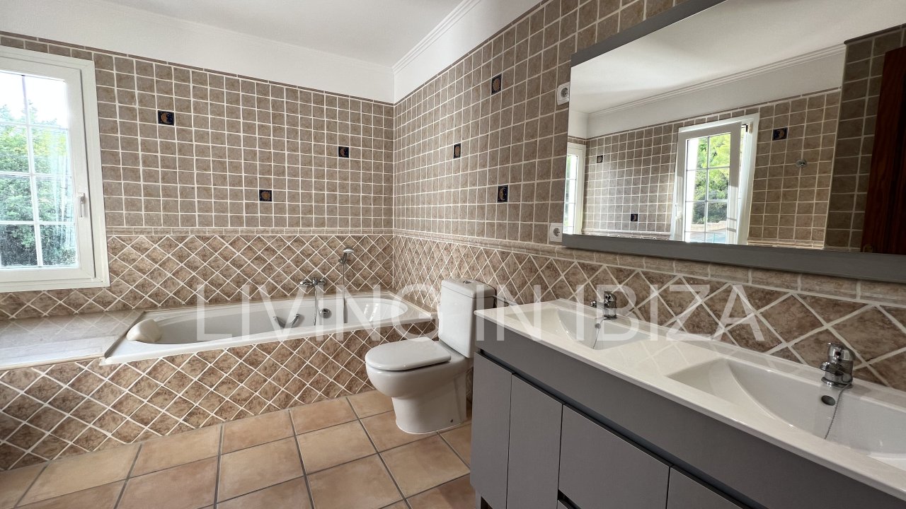 Long term rental / annual contract. Charming two-storey house in Siesta, Santa Eulalia, Ibiza. Stunning sea views from the terrace.