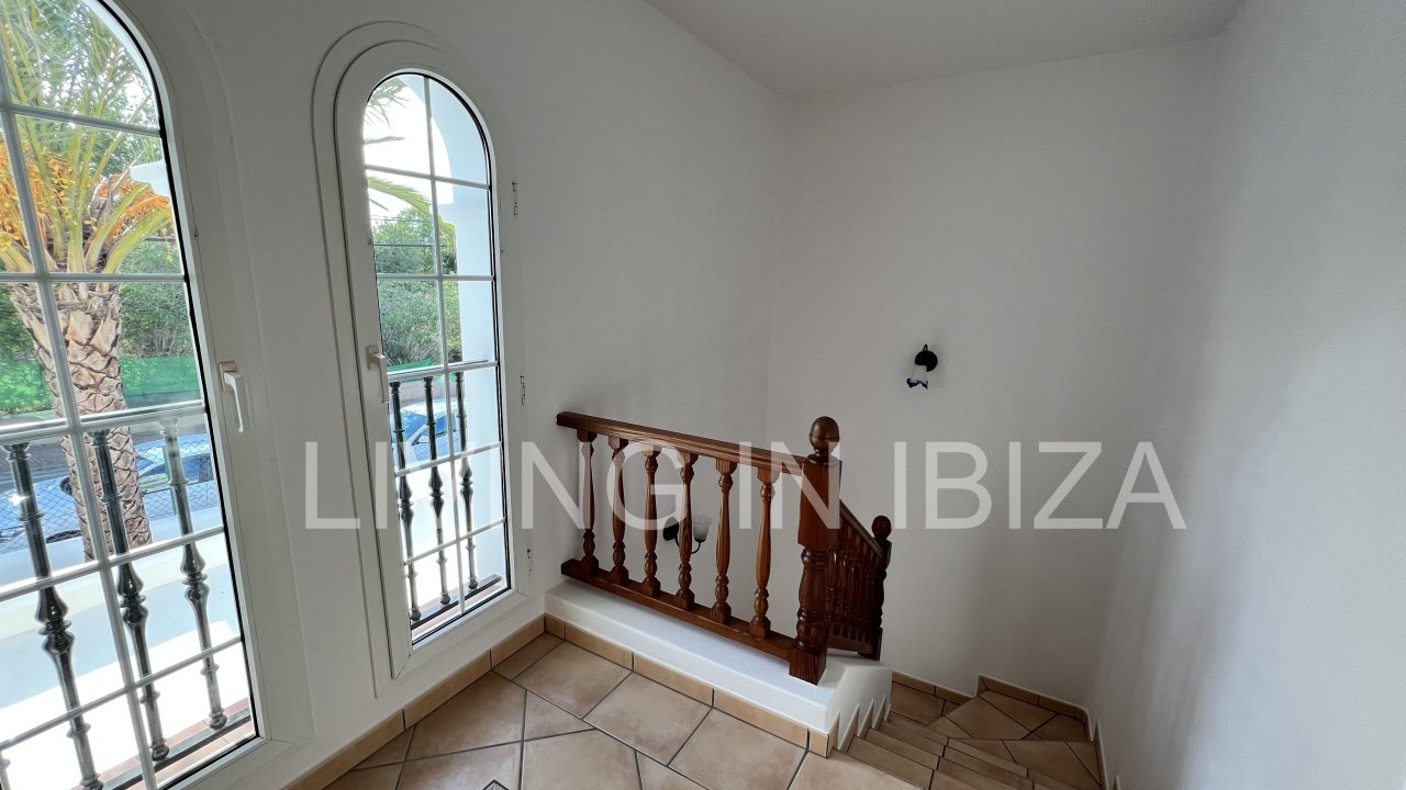 Long term rental / annual contract. Charming two-storey house in Siesta, Santa Eulalia, Ibiza. Stunning sea views from the terrace.