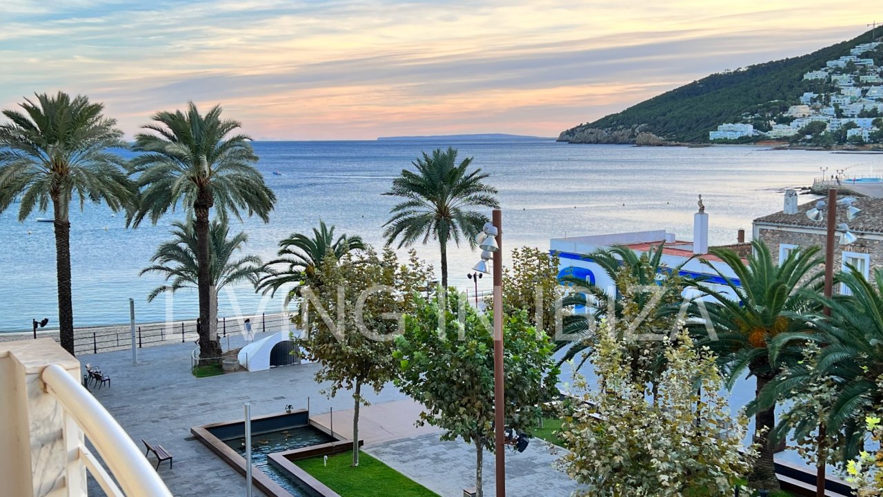 Santa Eulalia: Temporary rental. Short-term rental of Chloe flat. Available from 20 September 2025. The advertised price is for a nine-month contract. Ideal for teac 