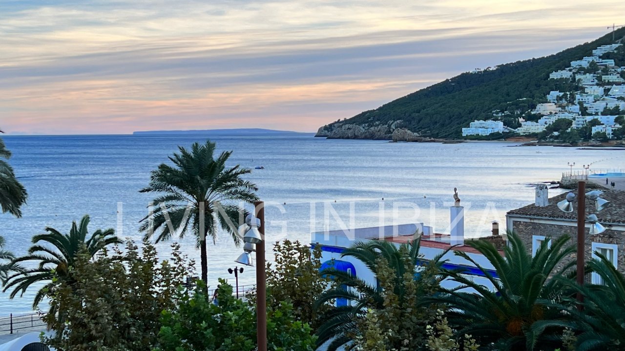 Temporary rental. Short-term rental of Chloe flat. Available from 20 September 2025. The advertised price is for a nine-month contract. Ideal for teac