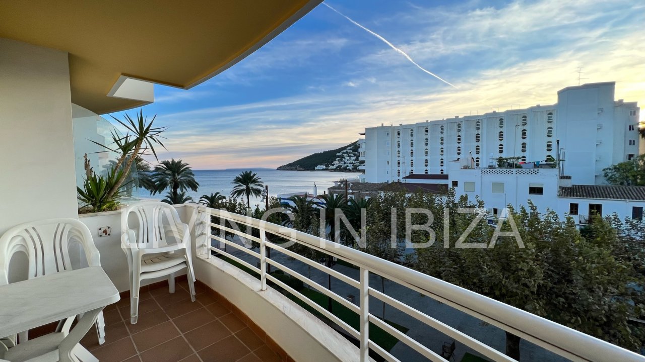 Temporary rental. Short-term rental of Chloe flat. Available from 20 September 2025. The advertised price is for a nine-month contract. Ideal for teac