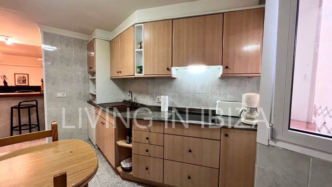 Temporary rental. Short-term rental of Chloe flat. Available from 20 September 2025. The advertised price is for a nine-month contract. Ideal for teac